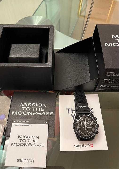 Omega x Swatch Mission To Moonphase: Snoopy SO33B700