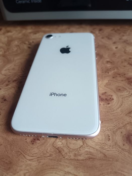 iPhone 8 ,без батареї!
