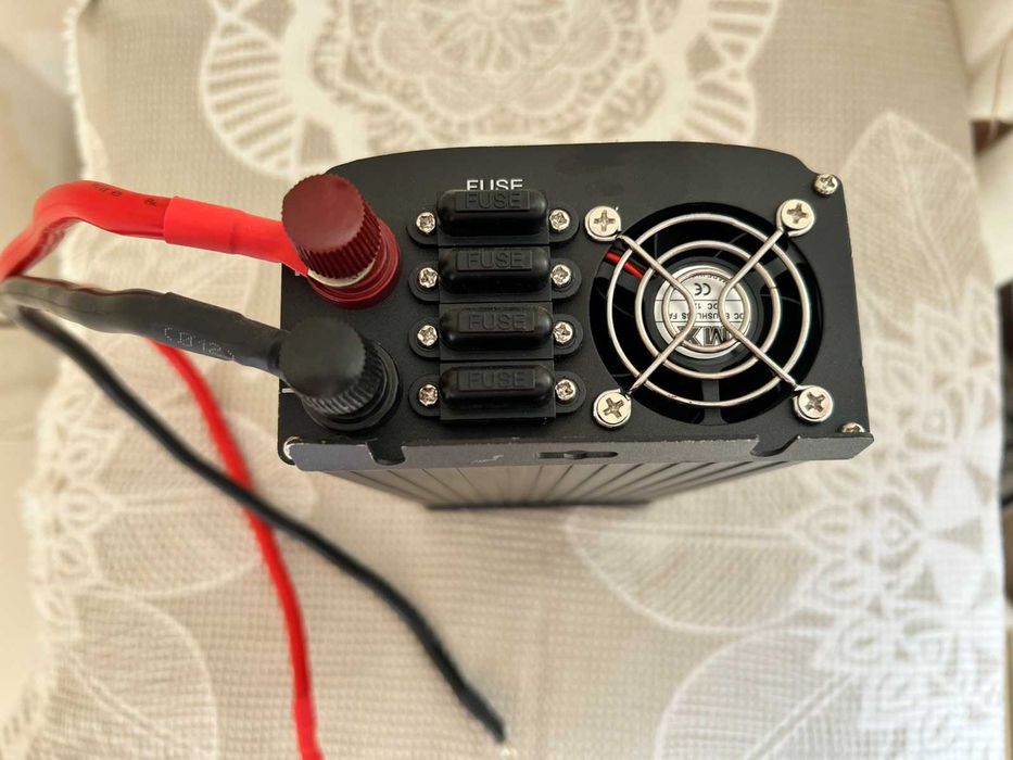 Потужний автомобільний інвертор LVYUAN 1500W / 3000W 24V