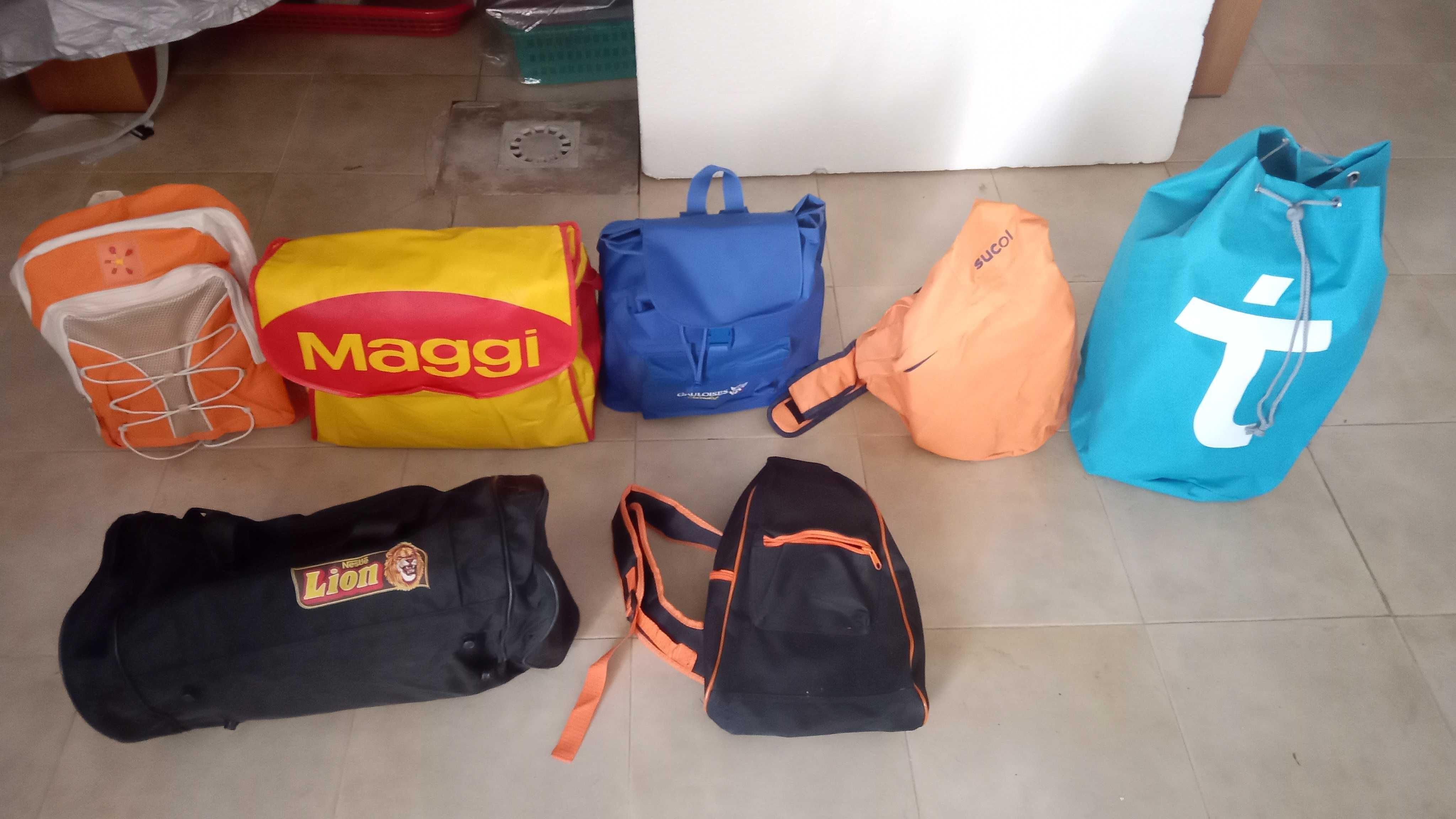 Mochilas, malas e sacolas, cada 5€