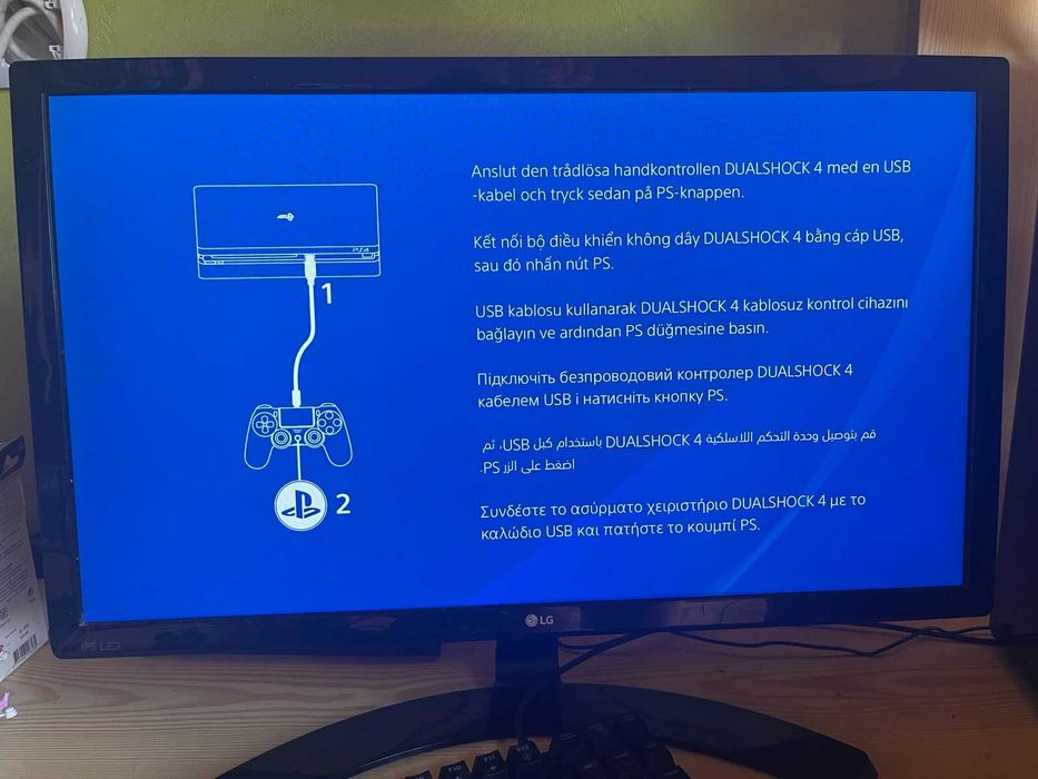 PS4 slim комплект з 3 іграми і геймпадом