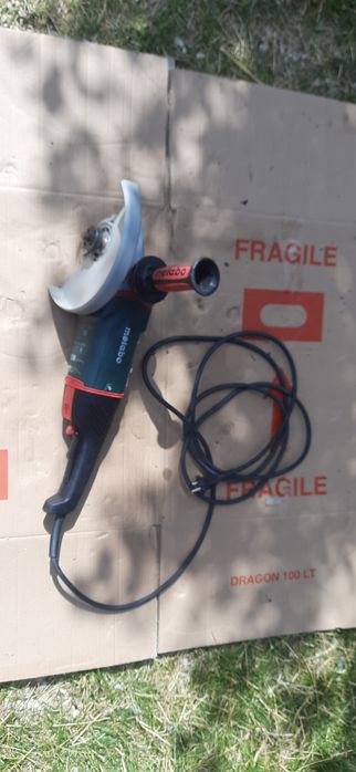 Szlifierka Ķatowa Metabo zestaw z tarcza i rączka