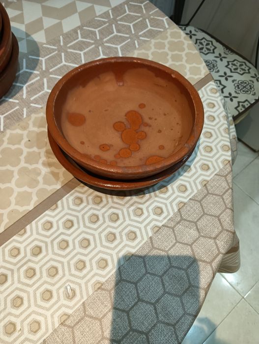 Vendo 4 terrinas em barro vidrado