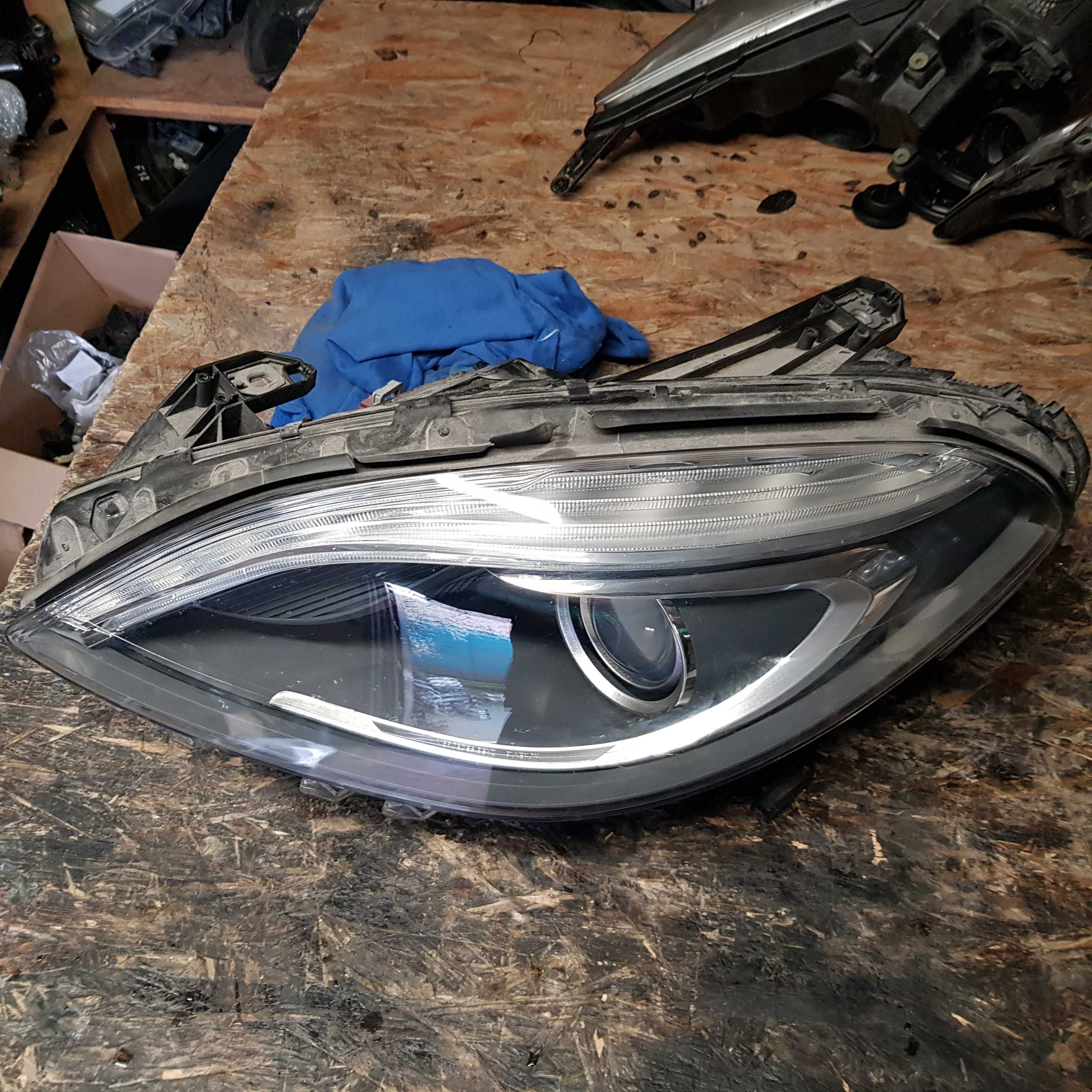 lampa przód Mercedes B klasa A246 xenon led