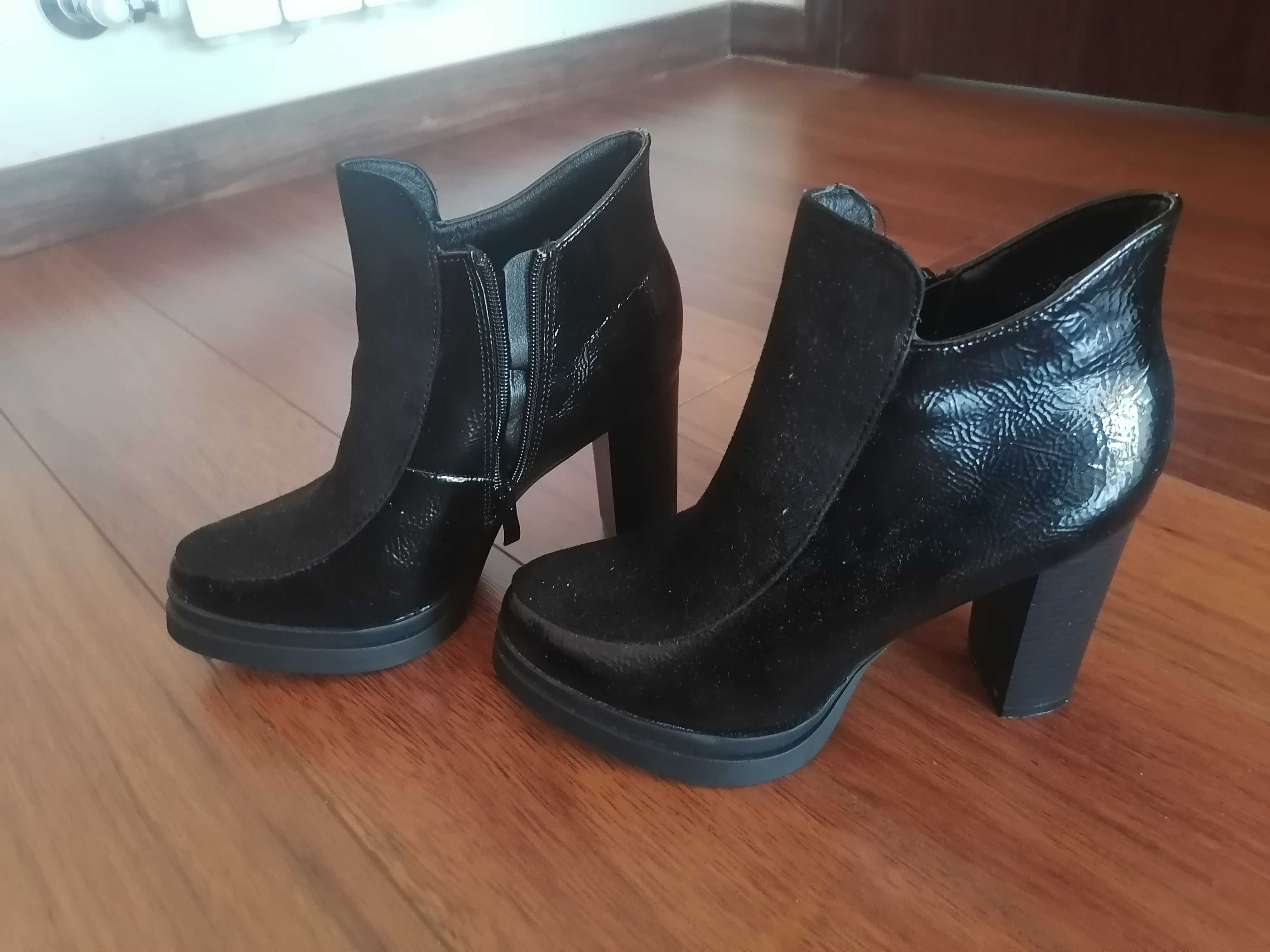 Botins pretos em ecopele Novos