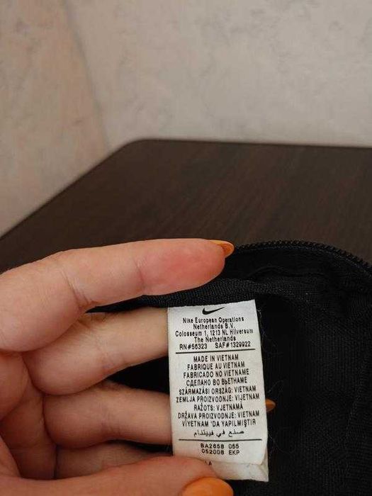 Nike сумка месенджер крос-боді чорного кольору