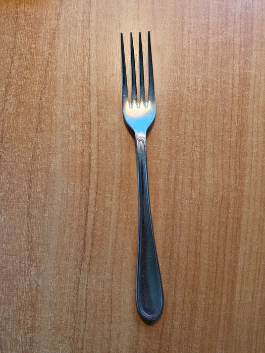 Sztućce  (nóż + widelec) 4 zestawy po 12 szt