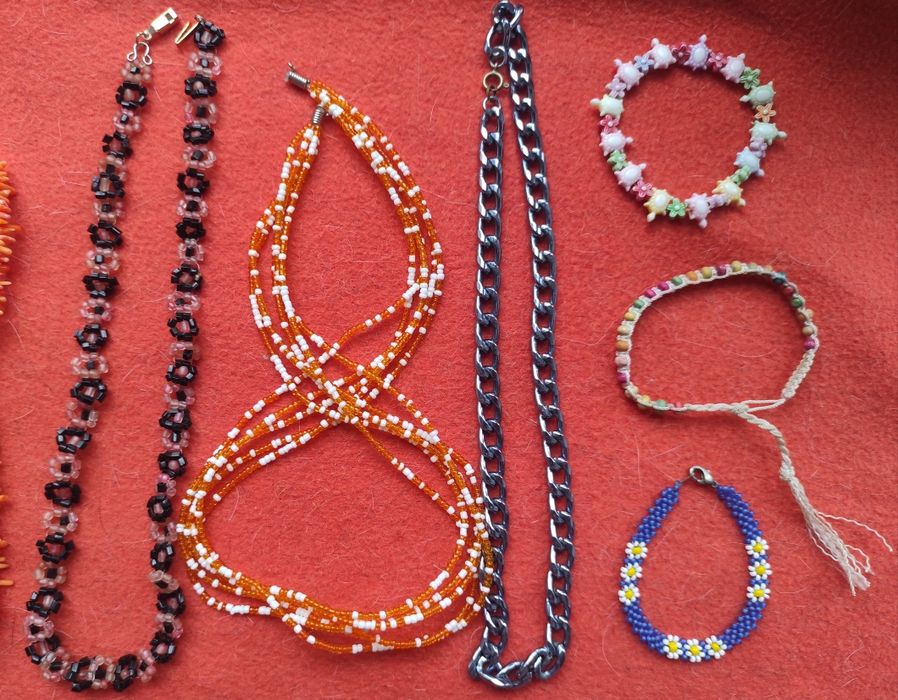 Біжутерія нова і старовинна Намисто Брошка