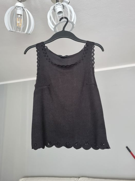 Krótka koszulka na ramiączkach