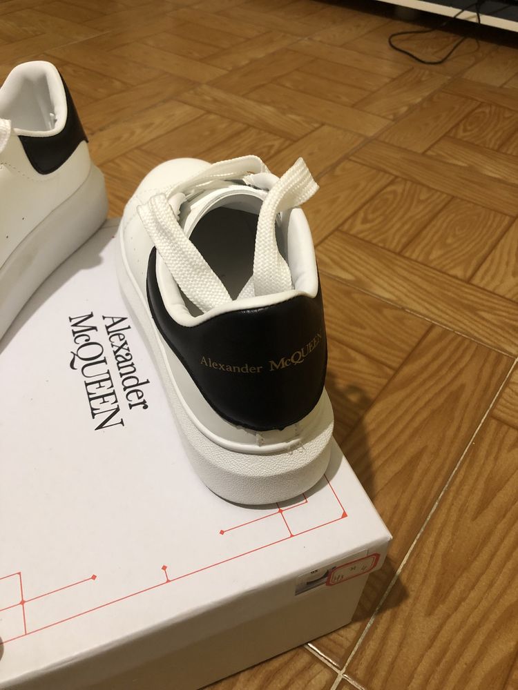Alexander Mcqueen n39