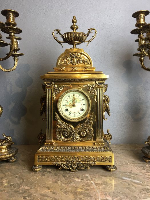 Relógio mesa corda e par de candelabros Napoleão III