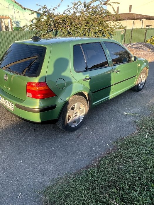 Продаю машину Volkswagen