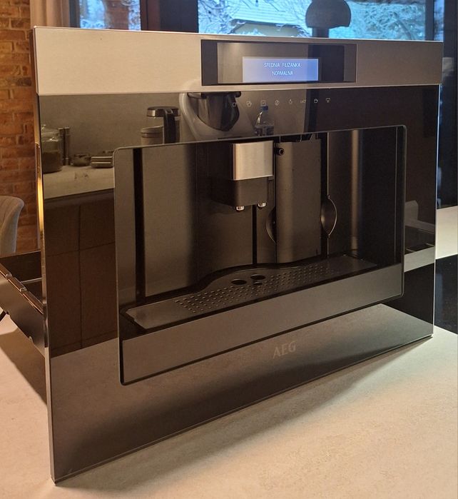 Ekspres do zabudowy AEG