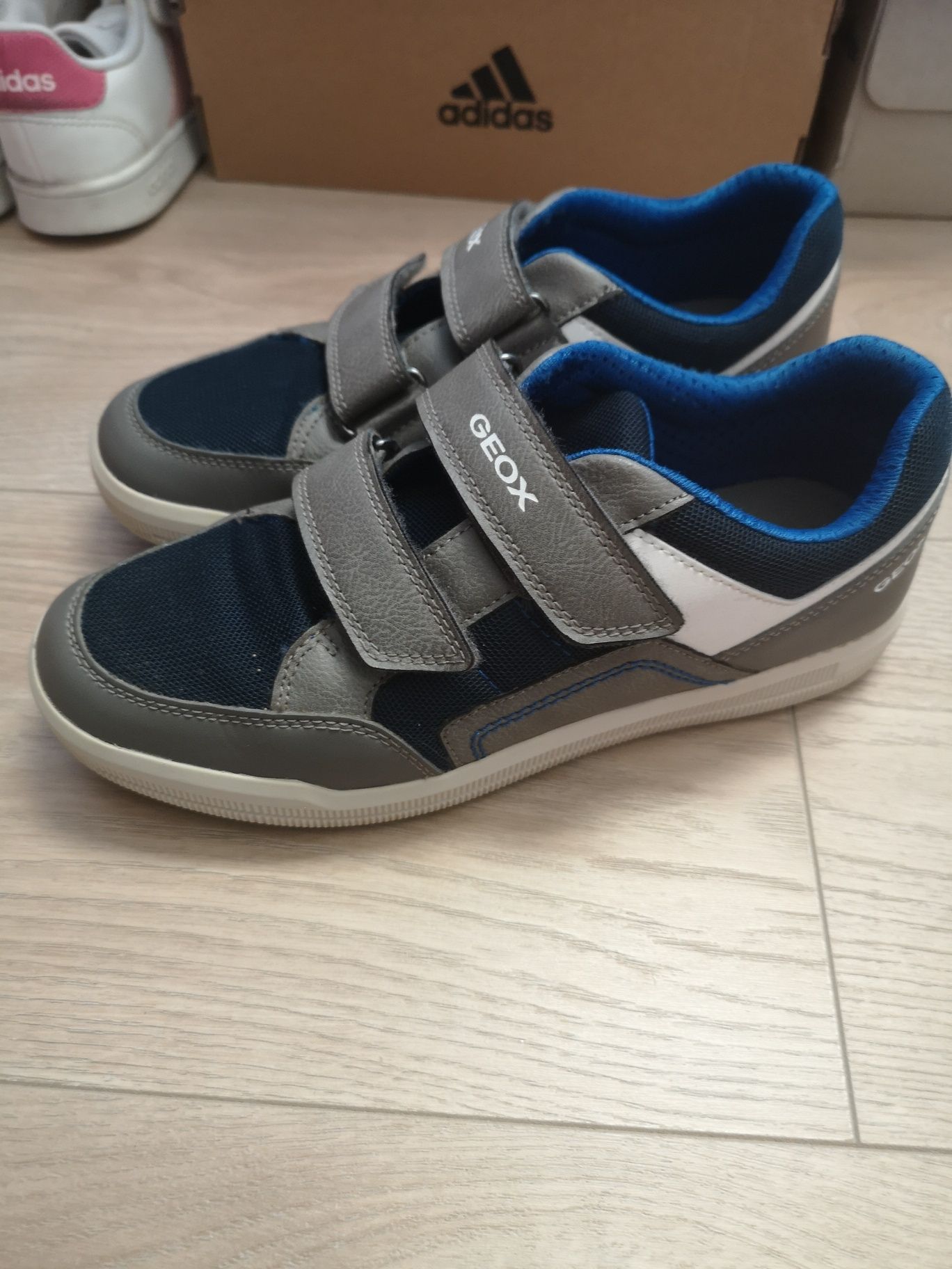 Buty chłopięce na rzep Geox r 37 świetnie utrzymane