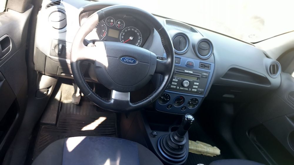 Ford Fiesta mk6 na części maska drzwi silnik lampy