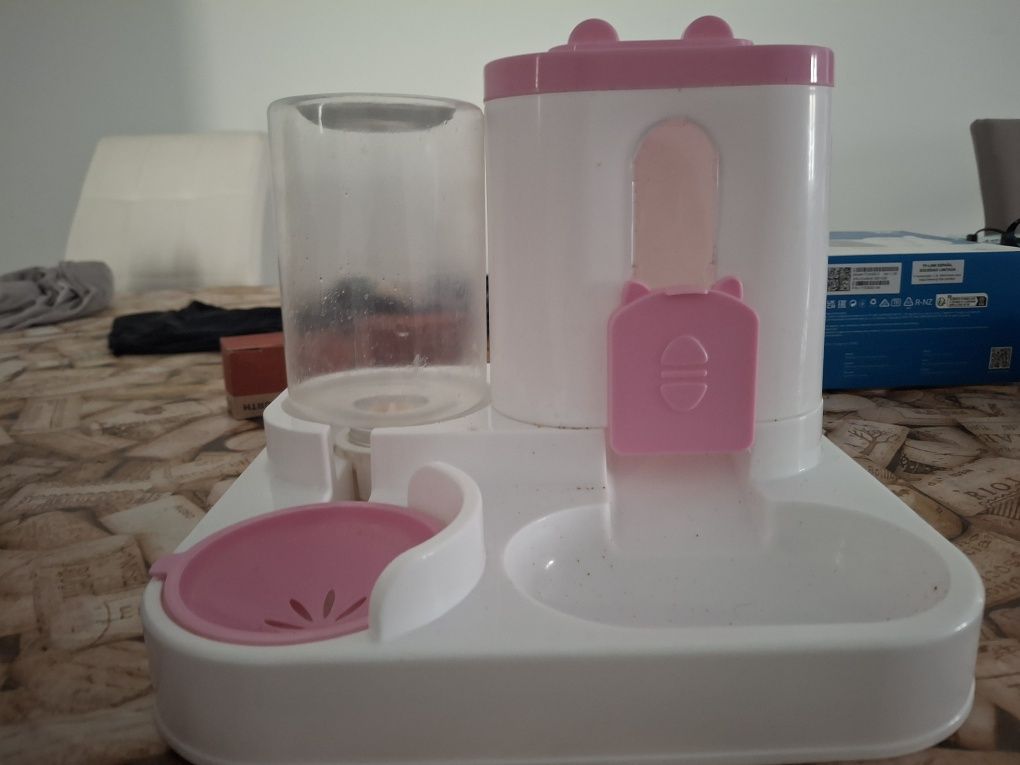 Dispensador de água e comida