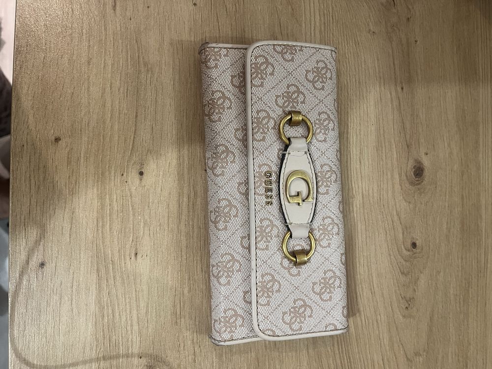 Portfel marki Guess