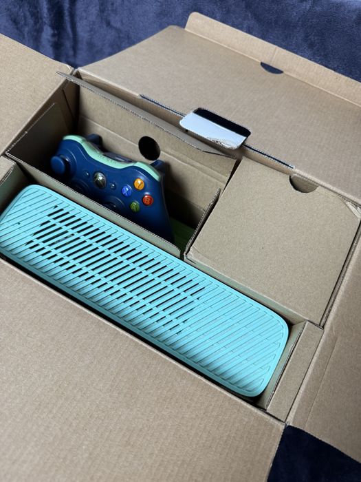 Xbox 360 500GB Special Blue Edition - zestaw dla kolekcjonera!