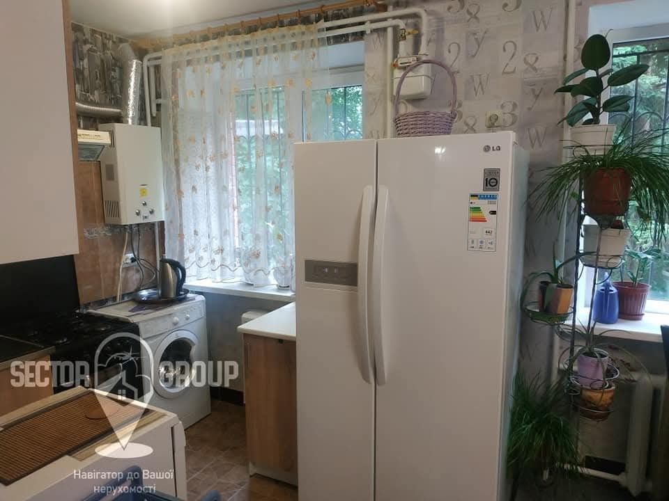 Соцмістечко, однокімнатна + велика кухня-студіо