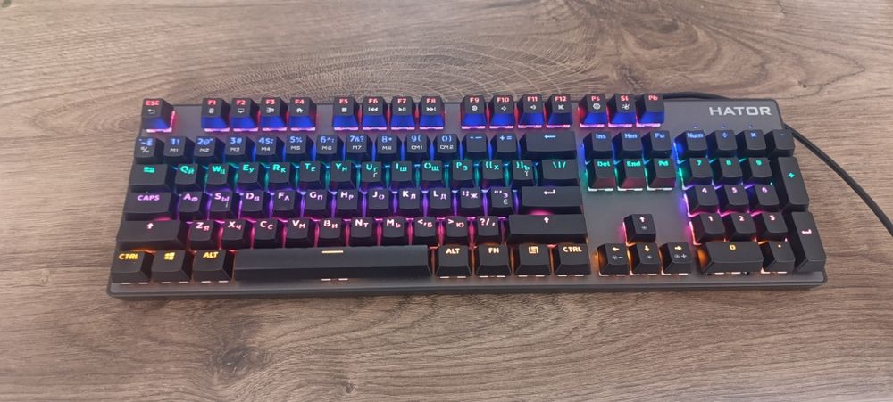 Продам клавіатуру  хатор з підсвідкою тільки само визов
