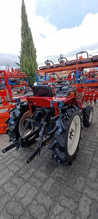 Campanha de Natal: Trator Yanmar F180  + 4 alfaias POUPE 1250€