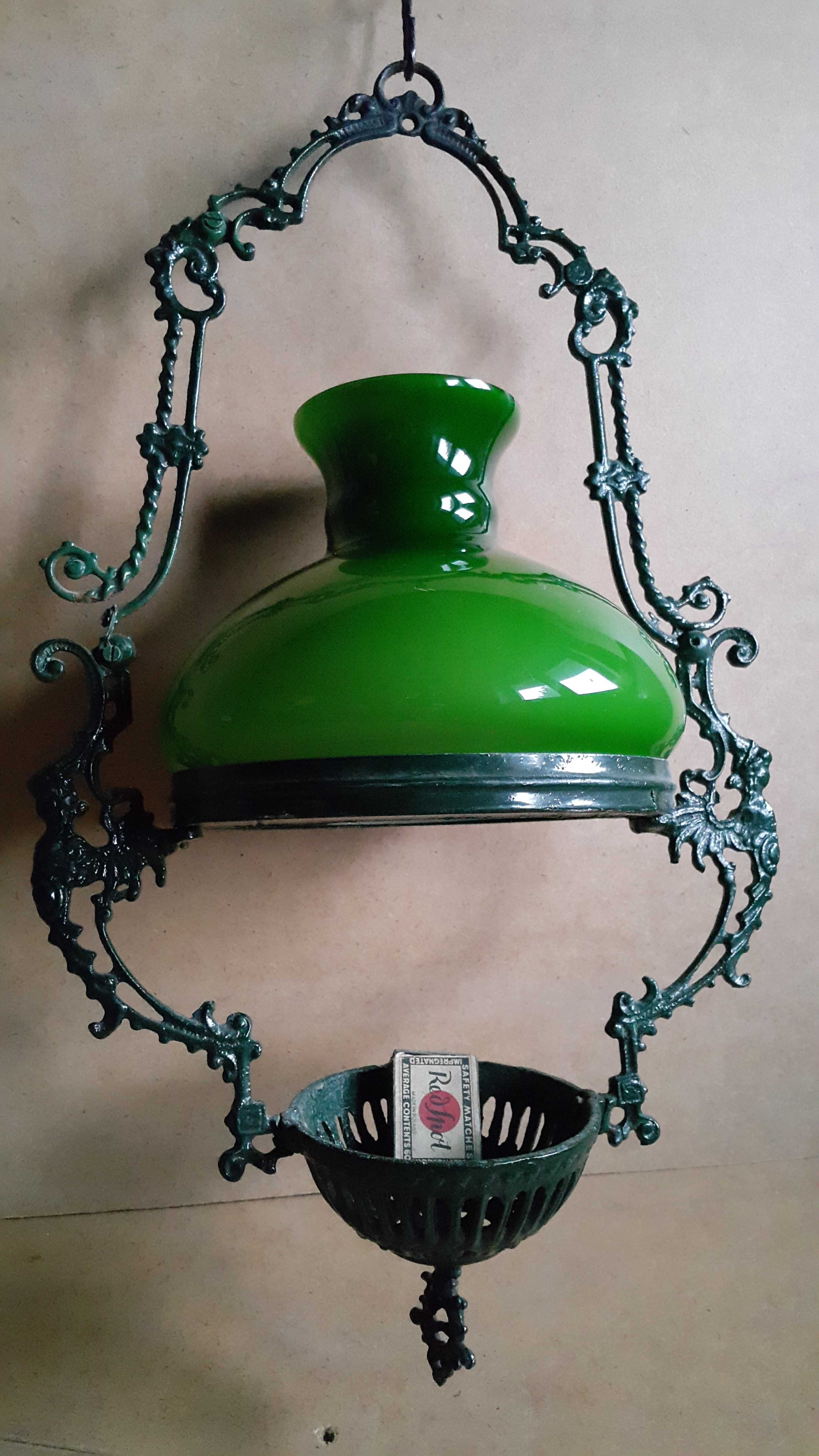 wisząca lampa naftowa, stelaż z koszykiem zielony klosz