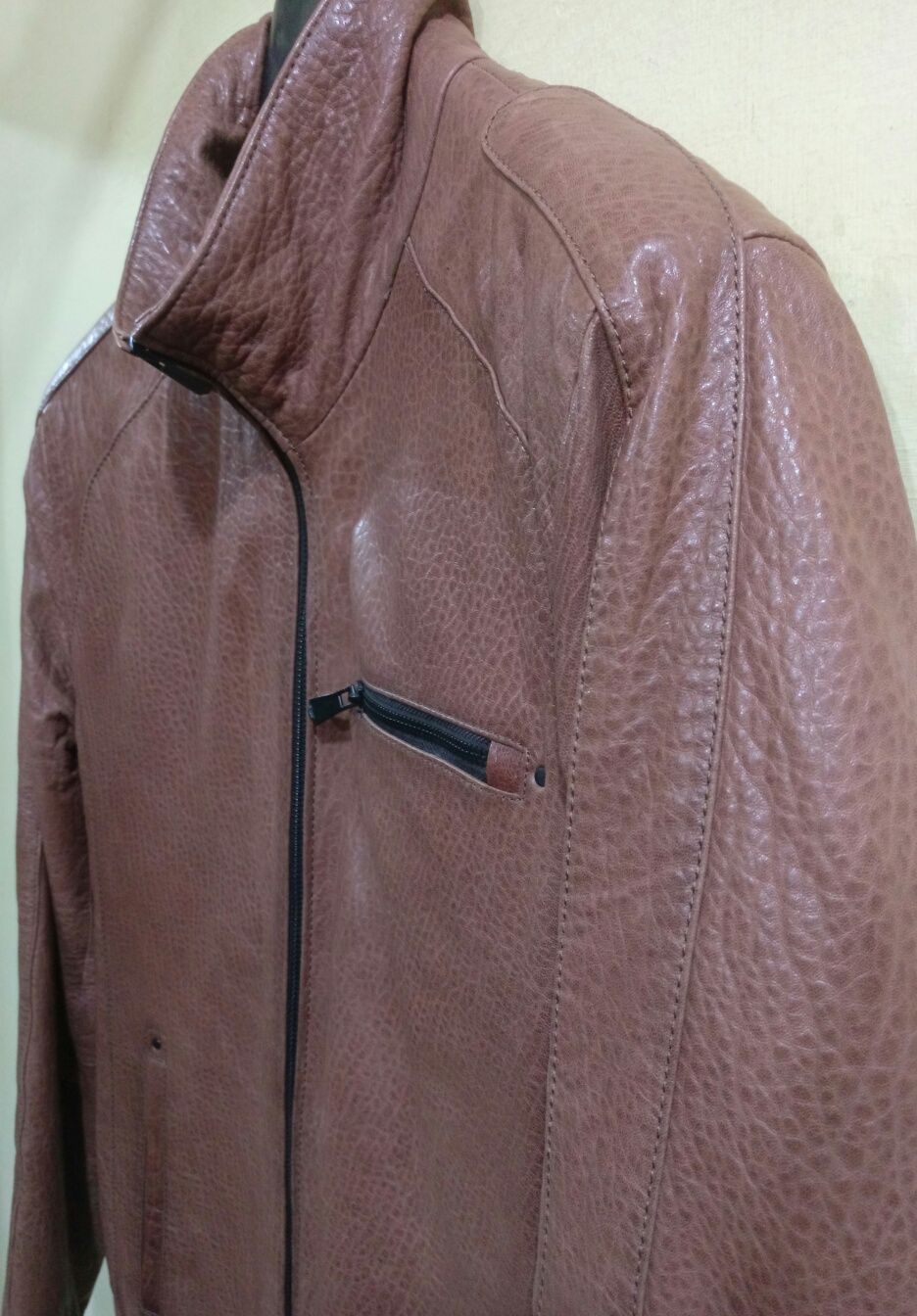 Оригінальна чоловіча шкіряна куртка бомбер бренду Azzaro Франція