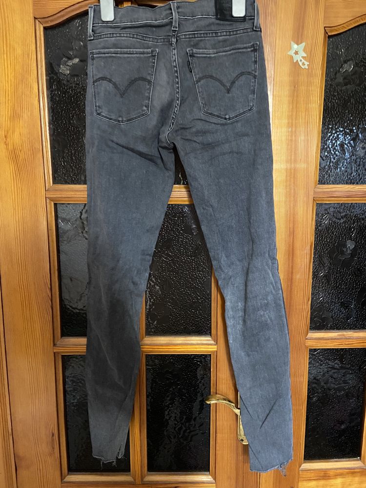 Жіночі джинси LEVI'S  суперскіні.