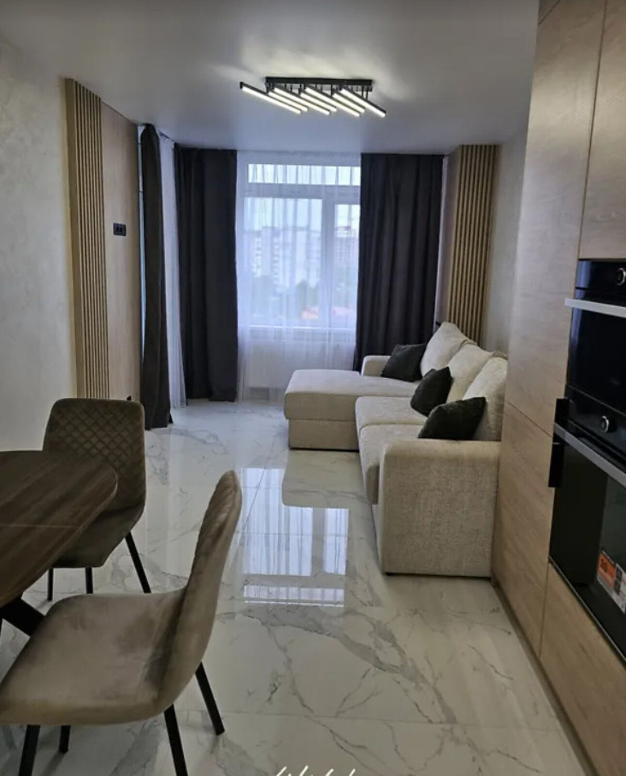 Продаж 2к квартири 80 кв. м на вул. Київська