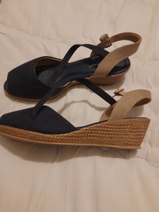 Sandálias. Muito confortáveis