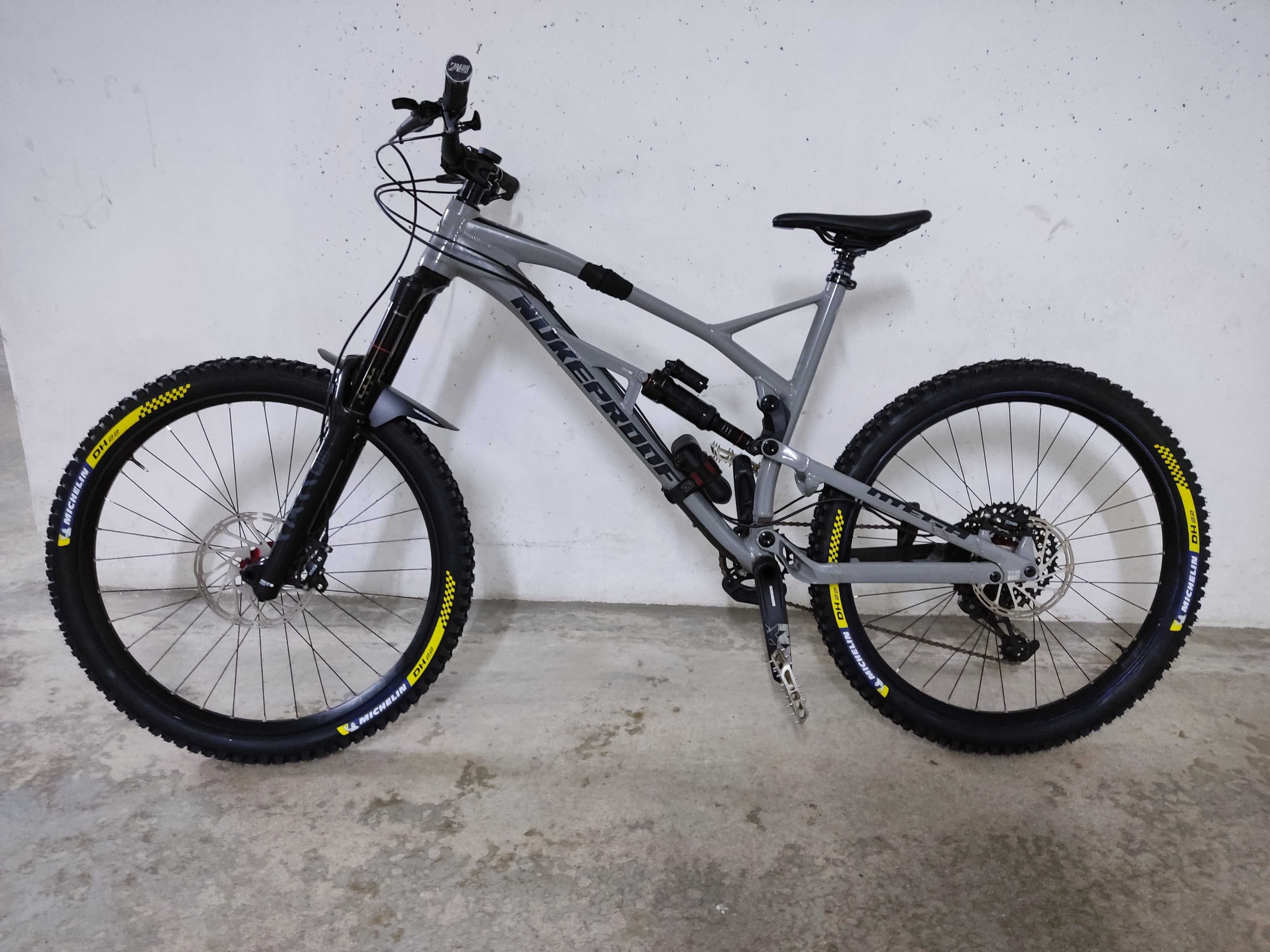 Bicicleta Enduro suspensão total Nukeproof mega 275