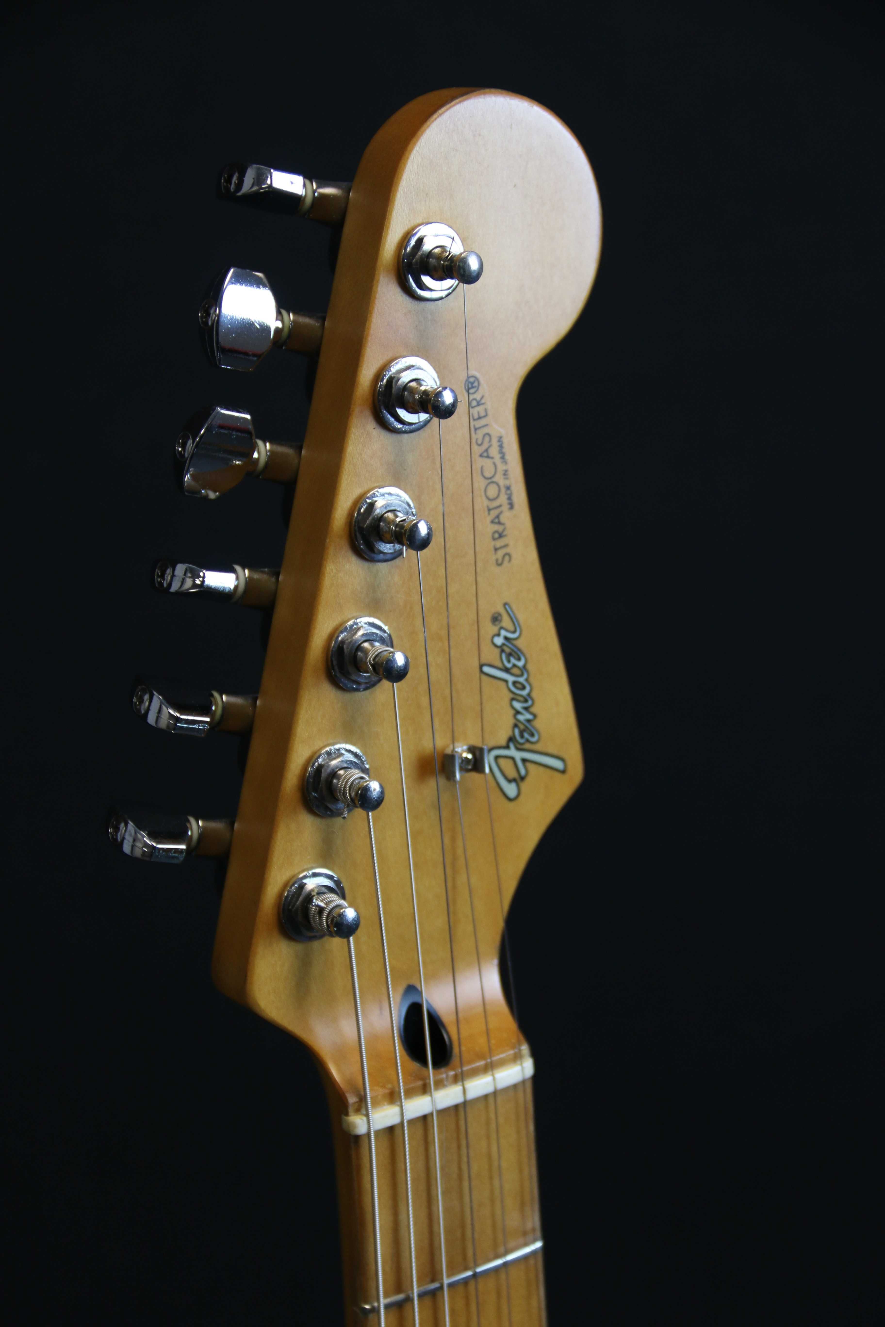 Fender  Stratocaster STD Black Japan -  Pickupy Fender Noiseless Strat