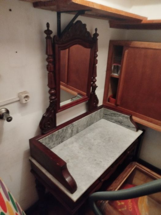 Toucador antigo com espelho