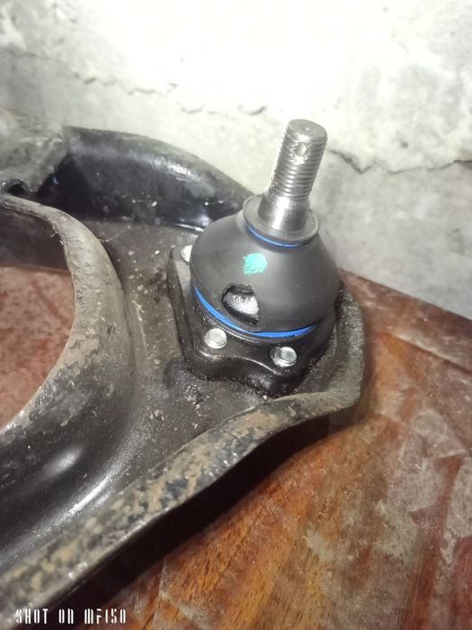 Важіль підвіски. Шарова. Ніссан Терано. Nissan Terrano II.