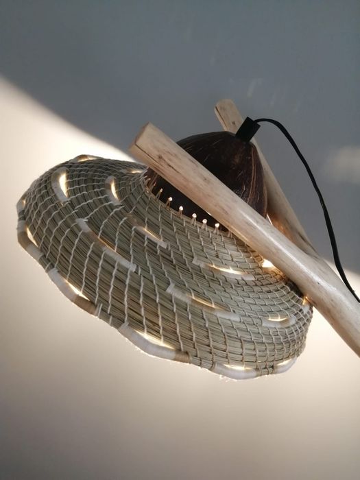 Candeeiro de pé em artesanato