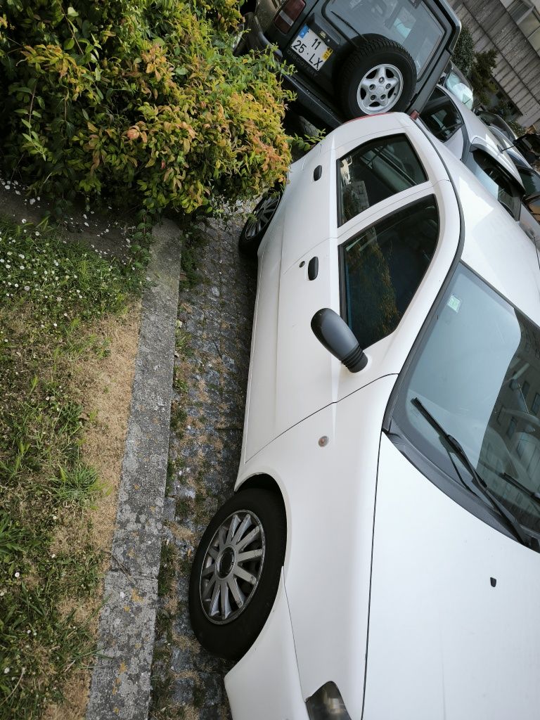 Fiat Punto 1.2 2000 Gasolina
