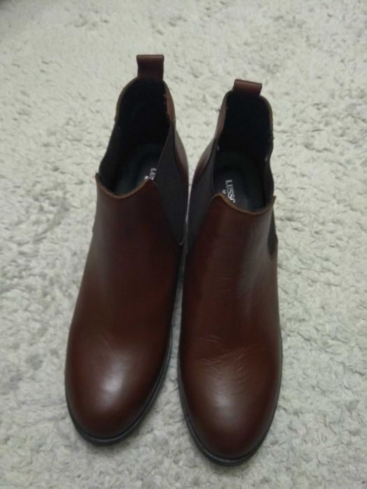 Нові з натуральної шкіри італійські, жіночі черевички на 38-39 розмір.