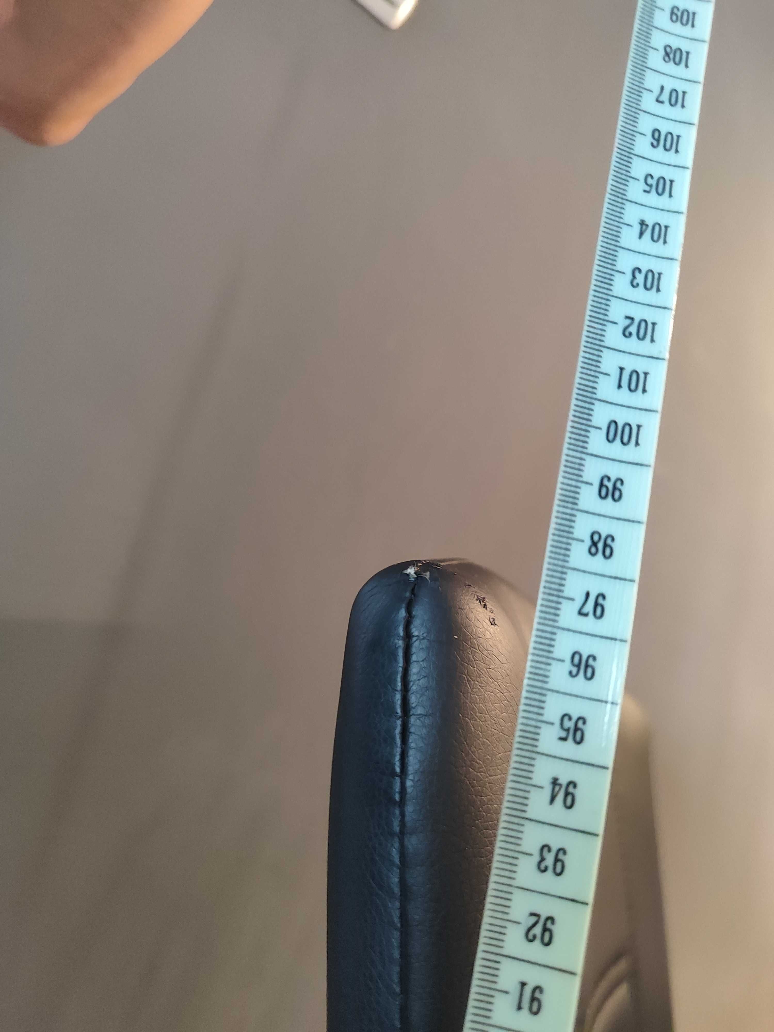 Krzesła czarne, skóropodobne