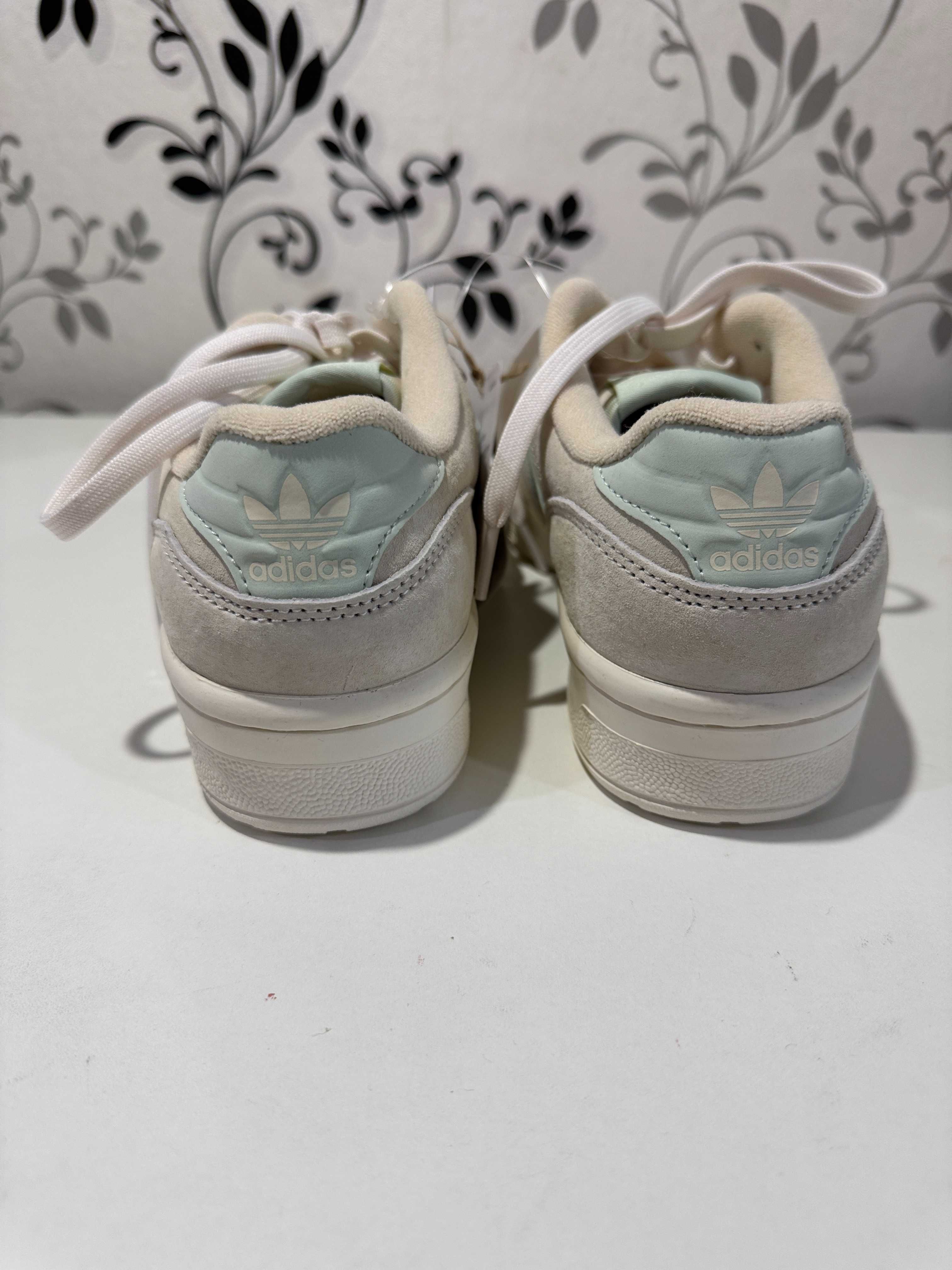 Кросівки жіночі Adidas Rivalry Low Beige IF5179, 39.5р
