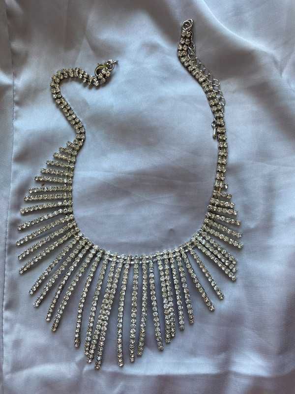 Srebrny naszyjnik elegancki przy szyi wesele ślub biżuteria
