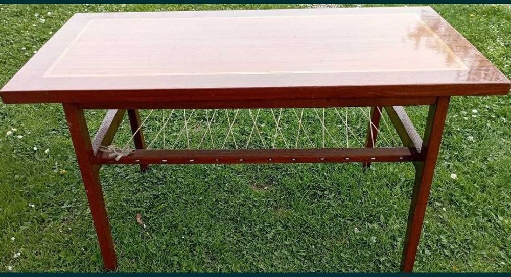 Журнальний столик