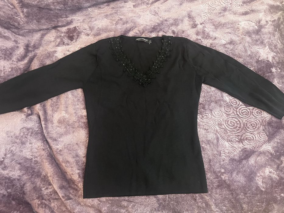 черная кофта