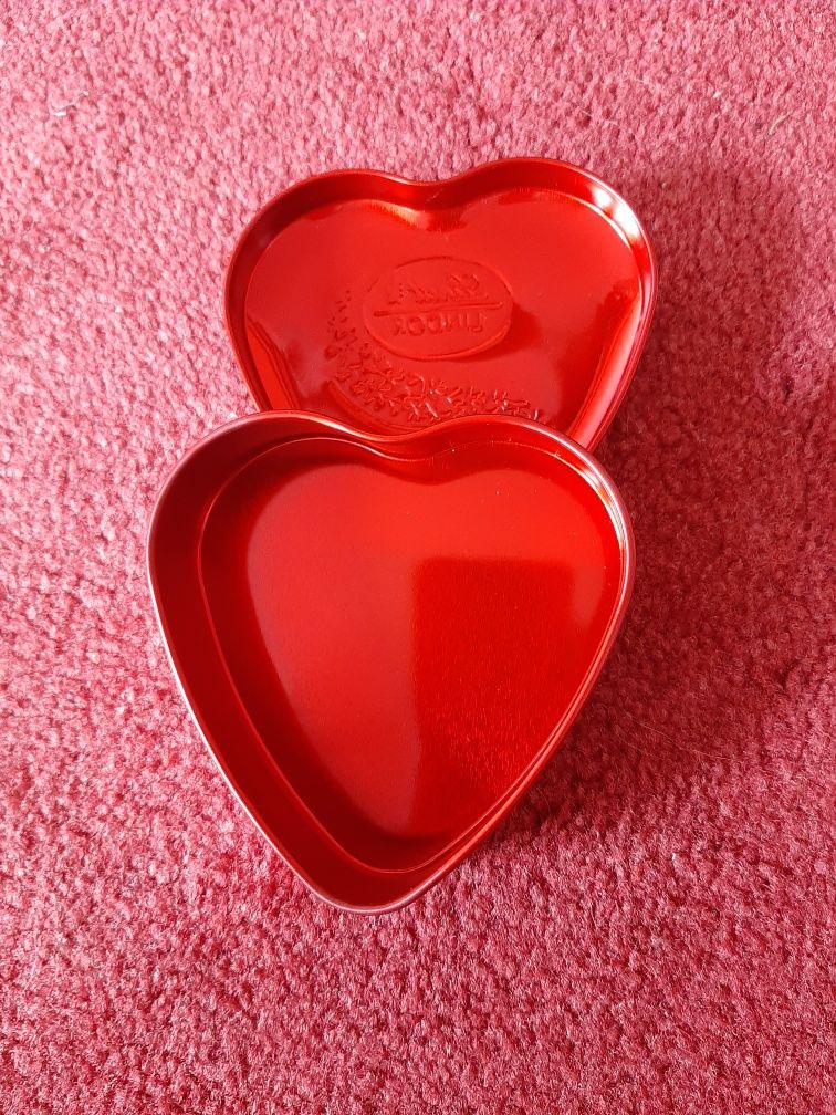 Kolekcjonerskie pudełeczka metalowe w kształcie serca, cena za całość