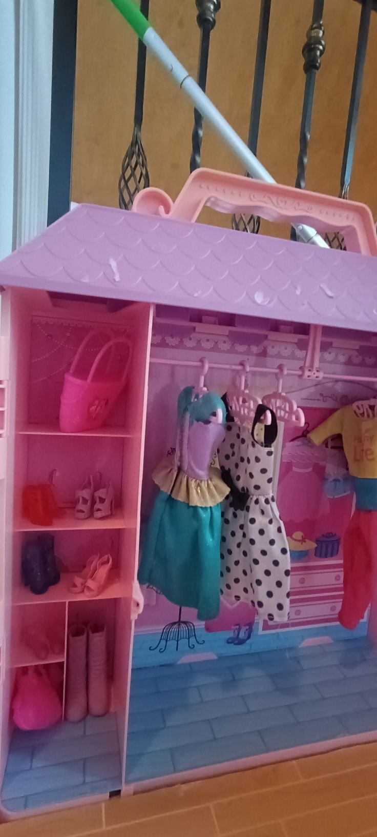 Zestaw Barbie samochód i szafa