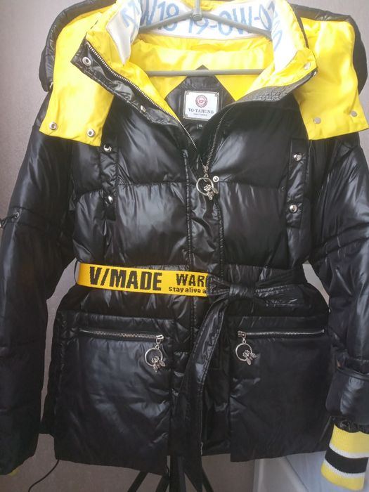 Шикарная стильная черно желтая куртка