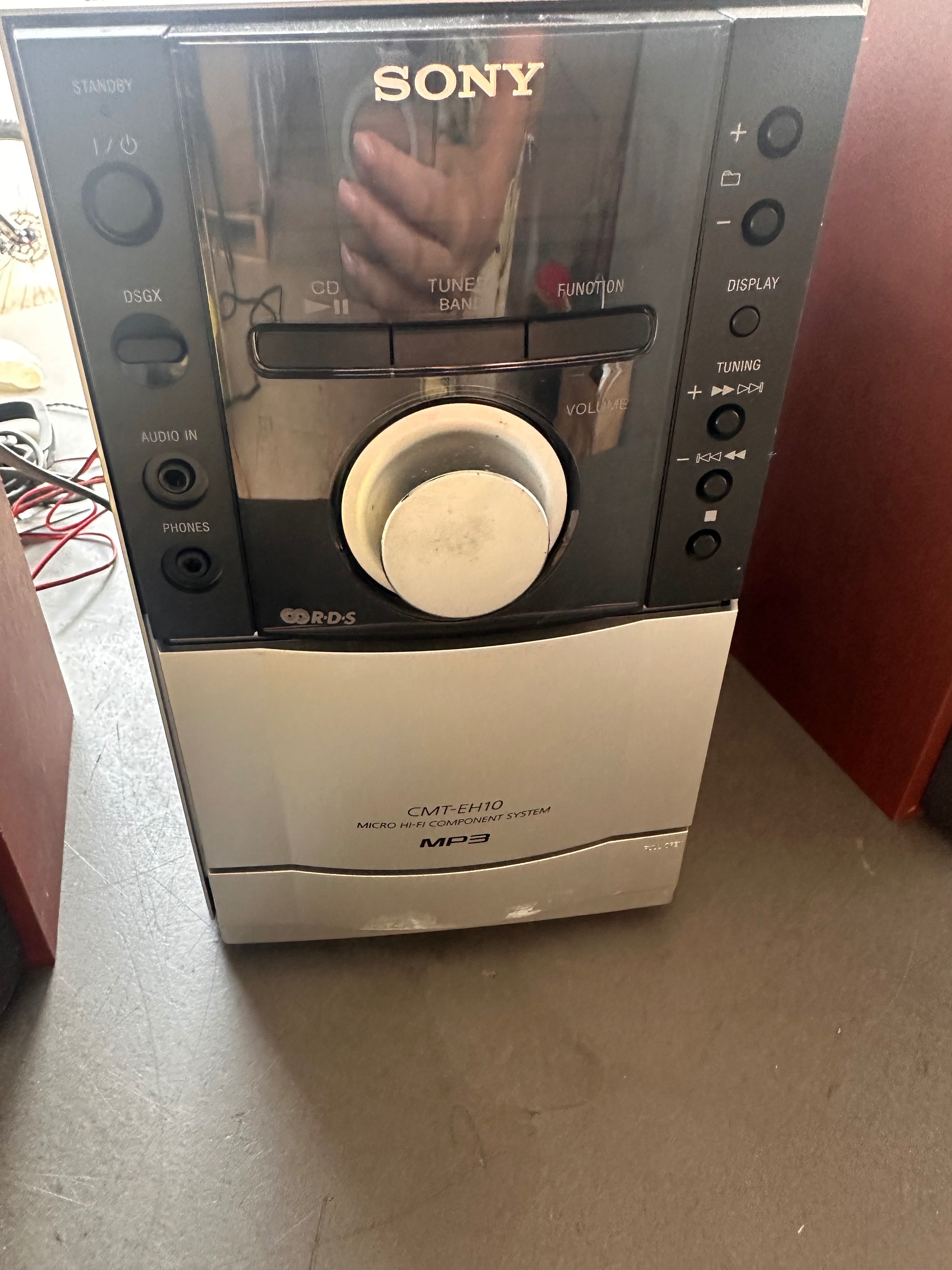 Rádio e 2 Colunas Sony em bom estado