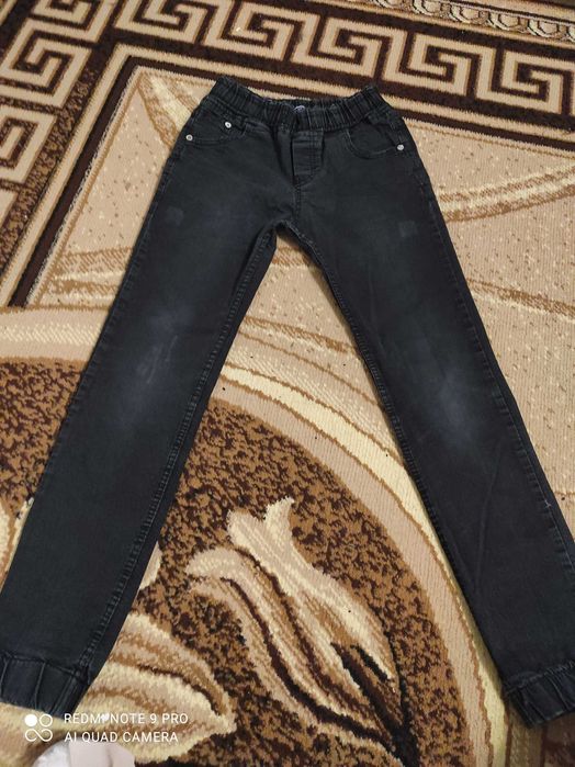 Джинси з резинкою знизу, звужені до низу на 10-11 років