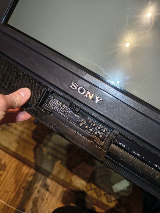 Telewizor Sony Trinitron KV-2184MT (21") – idealny do retro PS1/Pegasu