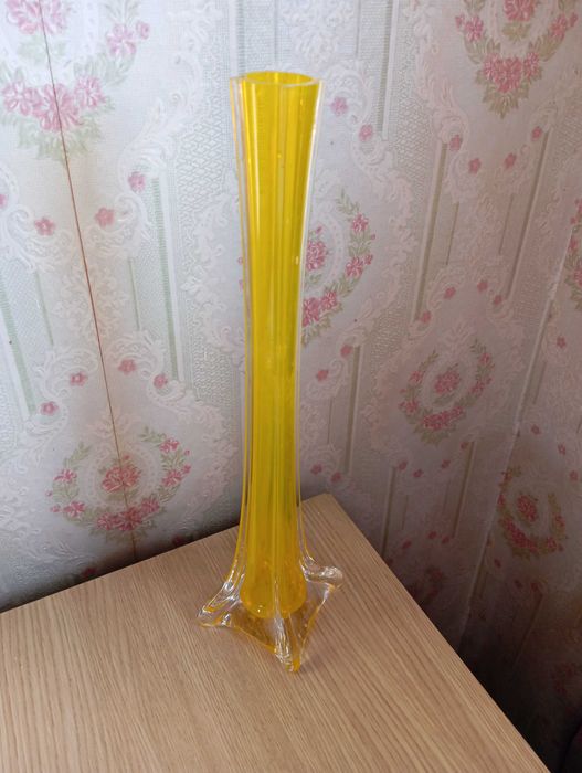 Jarra Solitária amarela