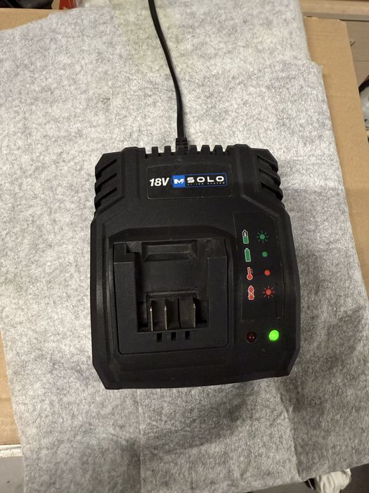 Ładowarka do baterii MacAllister 18 V 2,4A 60w